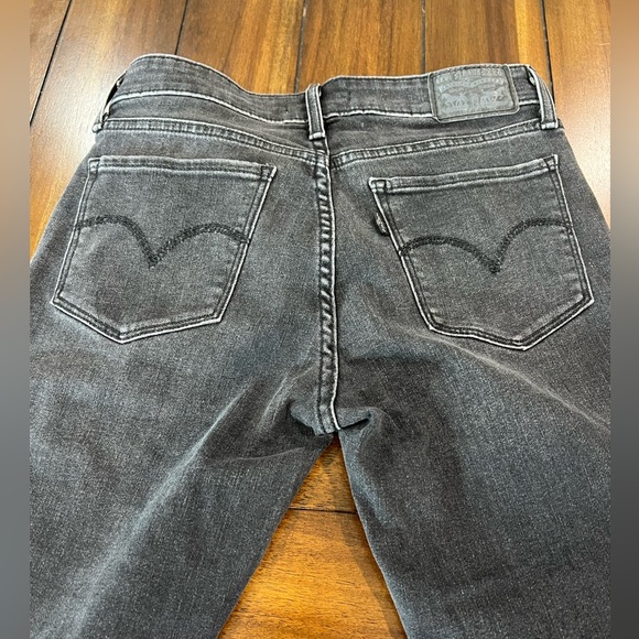 Women’s Levi’s - Picture 2 of 4